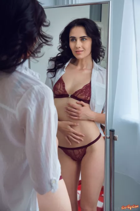 Изысканная сенсуальность: фотосет Матильды Й.