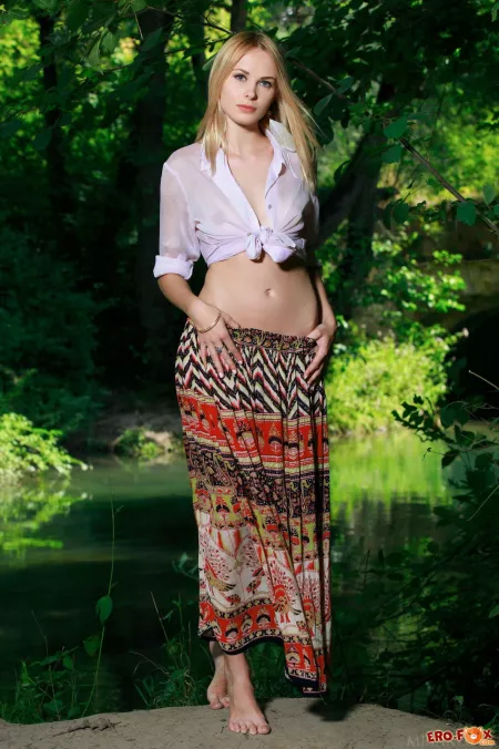 Летняя сенсуальность: Мария Рубио в природе