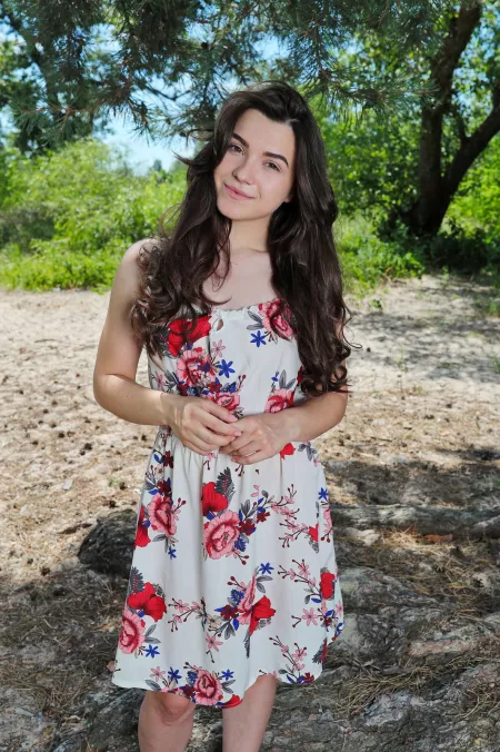 Счастливая эротика: летняя природа с Хейли Сандерс