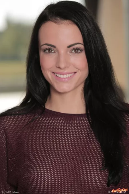 Прекрасная Sapphira A: модель эротической съёмки