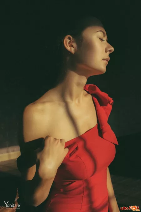Изысканная эротическая фотосессия с Селиной